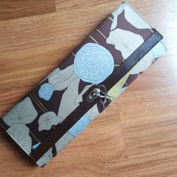 Agnes and Hoss Lotus clutch silk satin - Picture 2 of 6